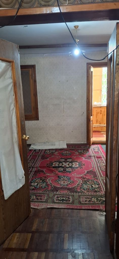 Продаю квартиру Яшнабадский р-он Асалабод. 1-ком 1-этаж 4-этажном Доме
