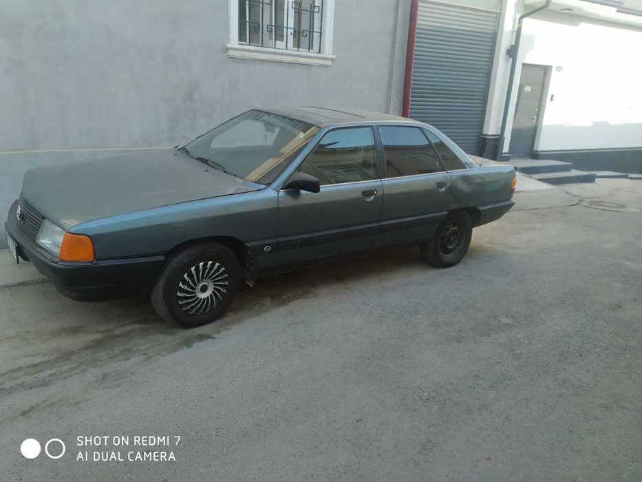 Audi 100 сотилади