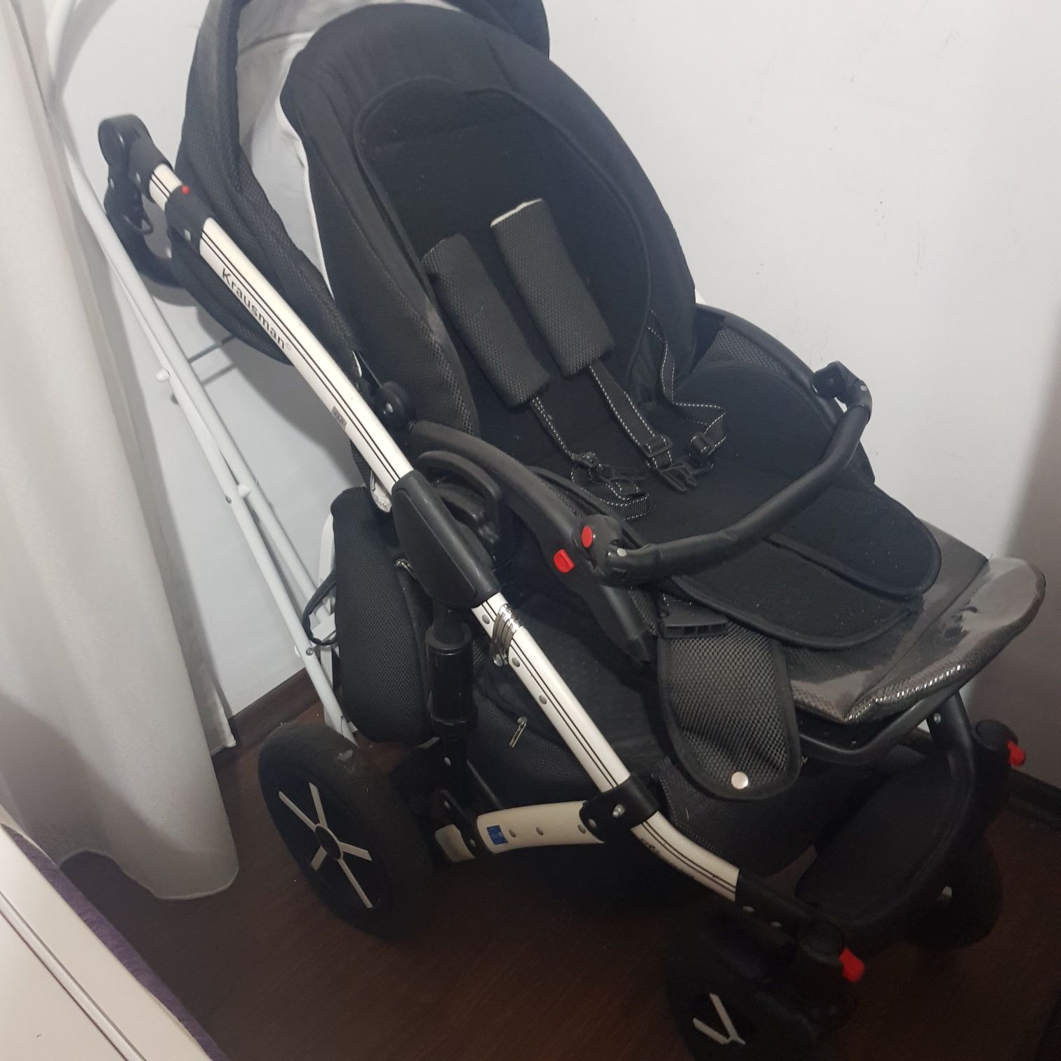 Carucior 3 in 1  ! Cu toate accesoriile ! 1000Ron