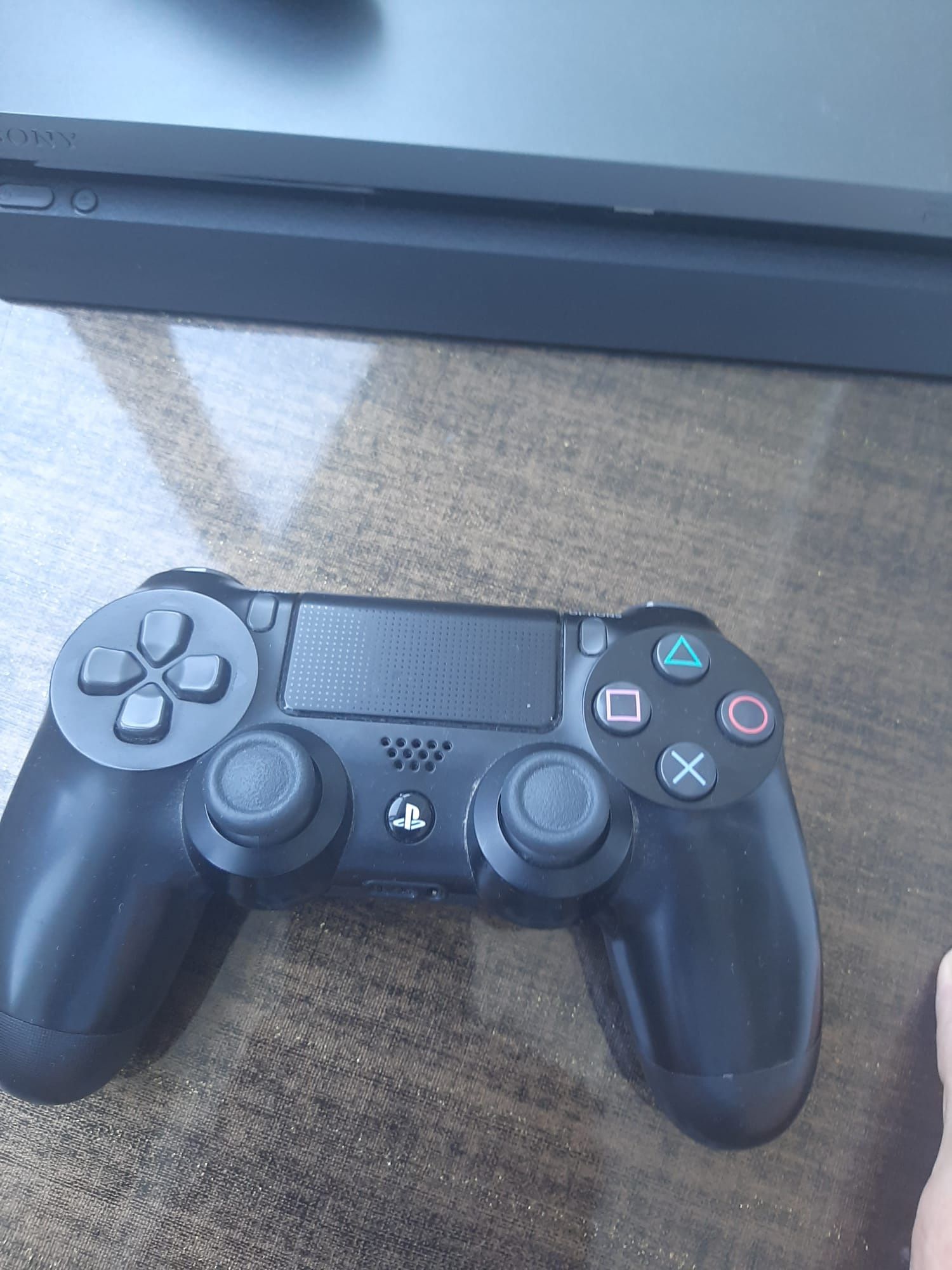 Playstation 4 slim  1Tb, cu 2 joystickuri su multe jocuri