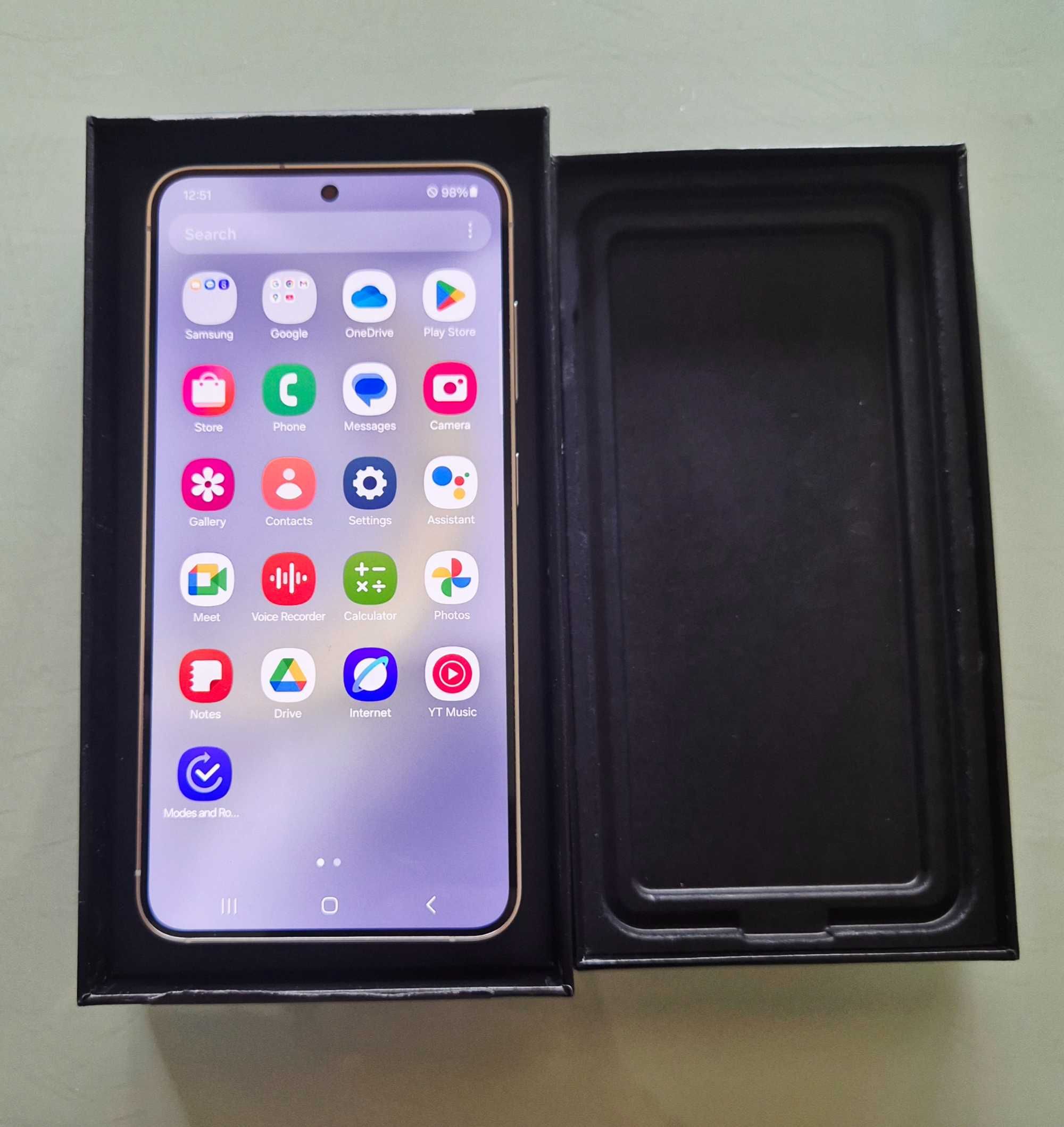 Продавам Samsung S24