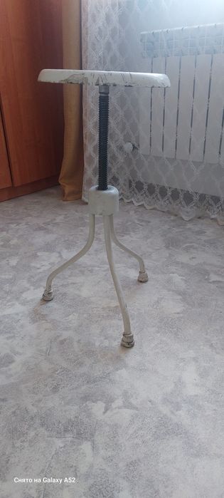 Стул винтовой , сладной металлический советский