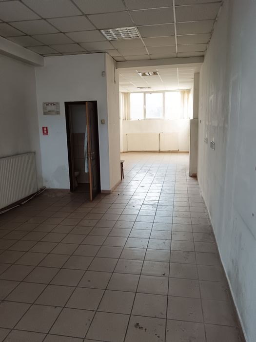 Spațiu comercial central