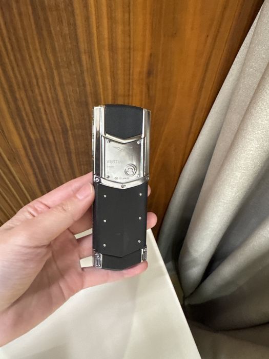 Vertu ,с коробкой +еще есть дополнительная батарея