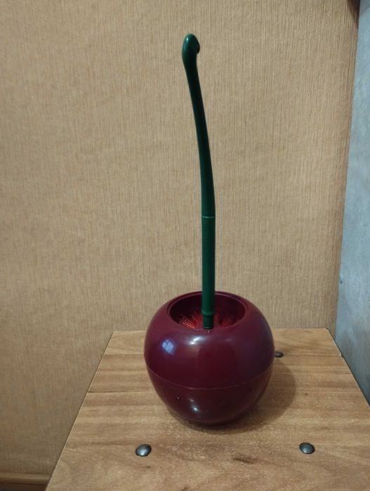 Ершик для унитаза оригинальный.