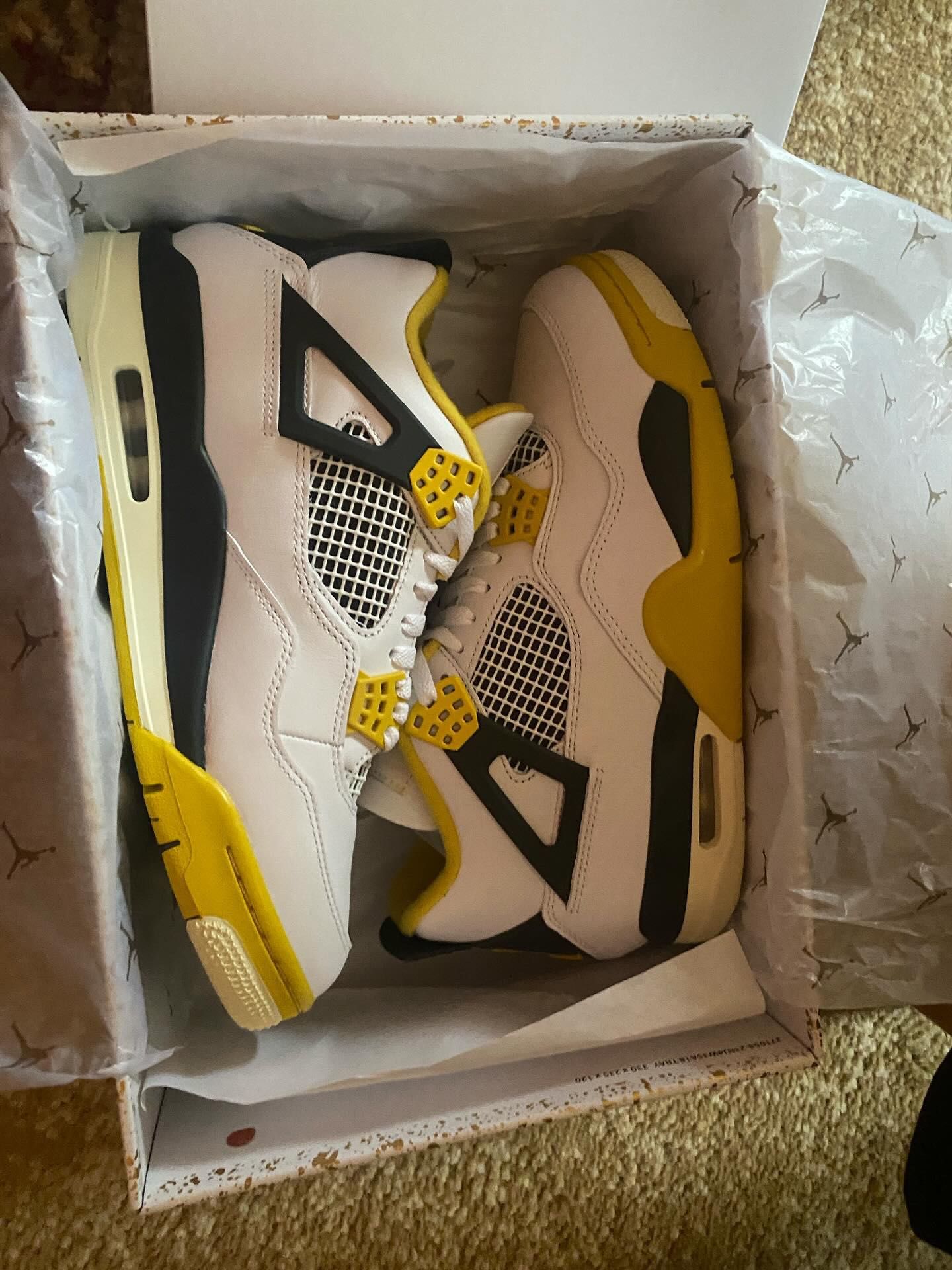 Jordan retro 4 sulfur yellow