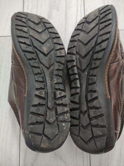 Vând pantofi sport bărbați