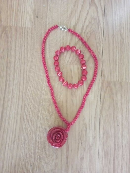 Готови стилни дамски комплекти бижута