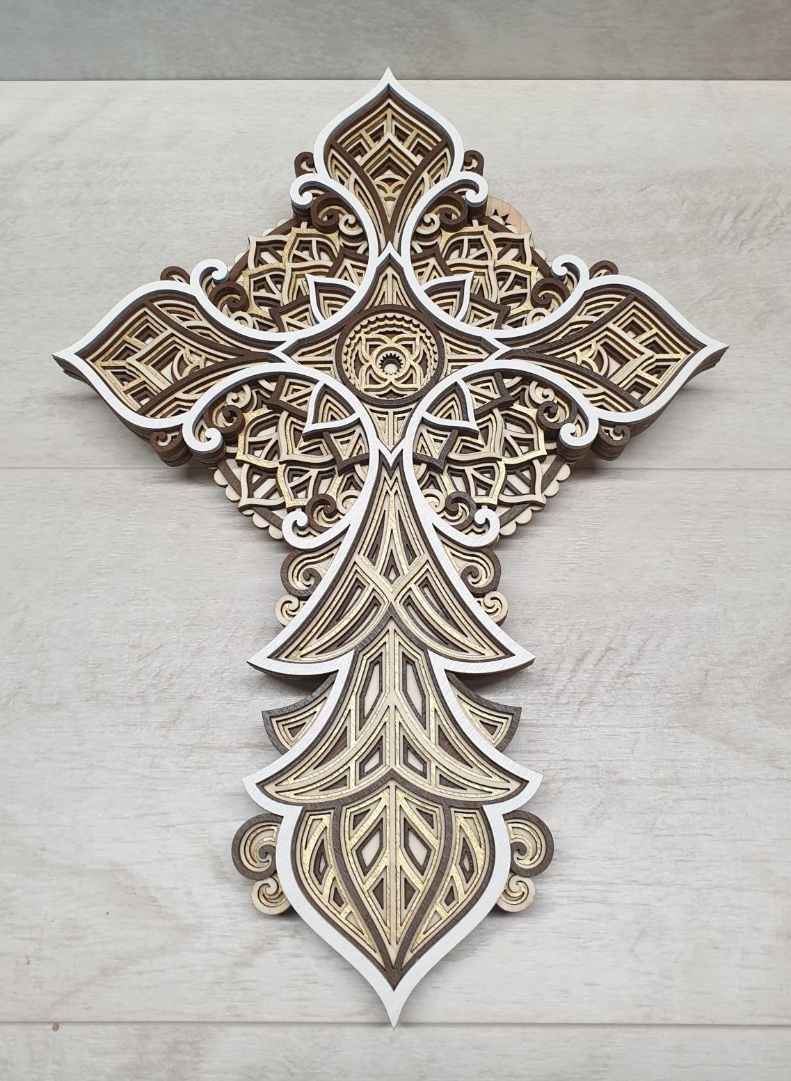 Cruce lemn mandala 3D, lemn plop, vopsit