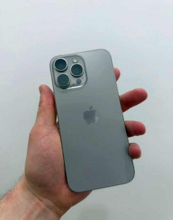 iPhone 16 Pro Max на гарантии