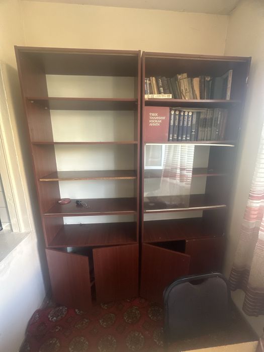 Книжный шкаф сотилади срочно сотмокчиман