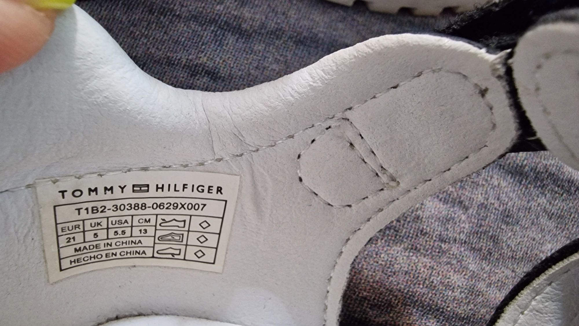 Лот от бебешки обувки Nike и сандали Tommy hilfiger