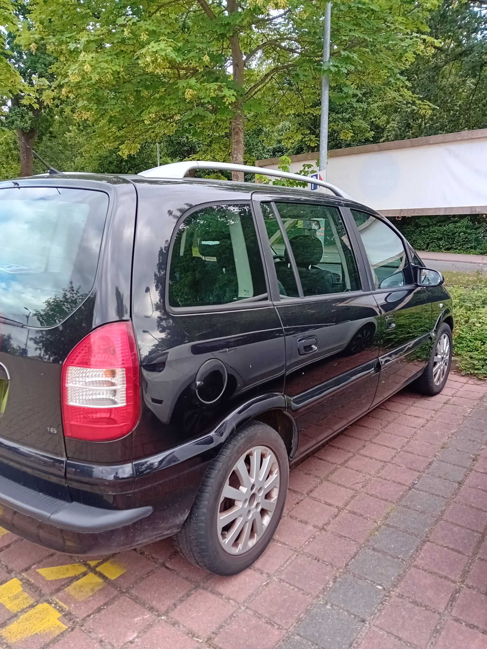 Продавам Opel Zafira 1.6
