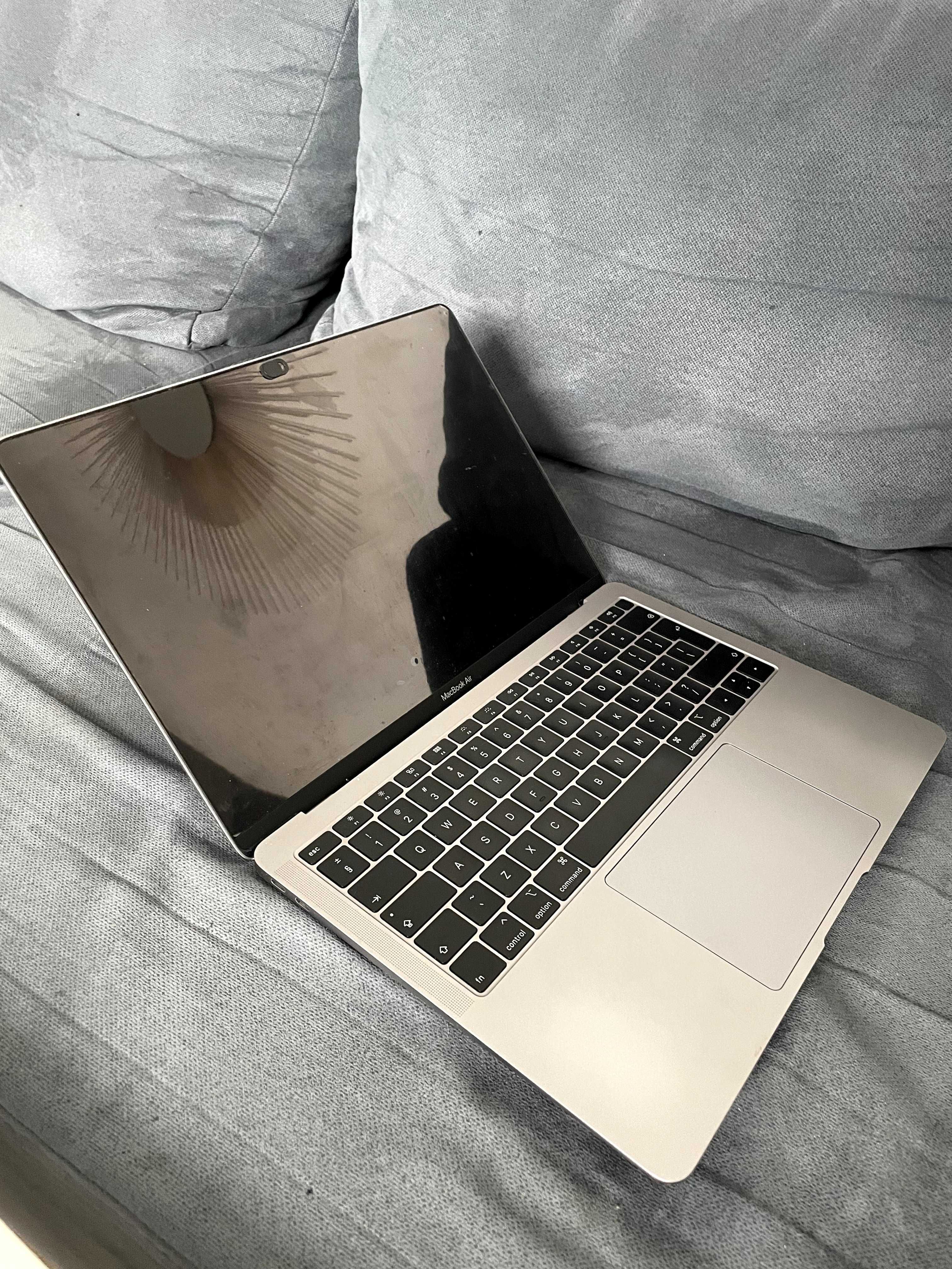 Dezmembrez pe piese MacBook Air 13" Retina 2019 Space Gray A1932