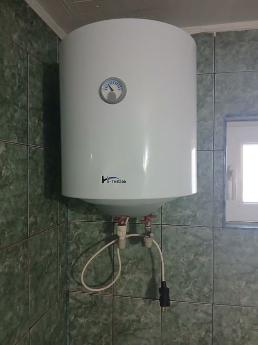 Vând boiler electric