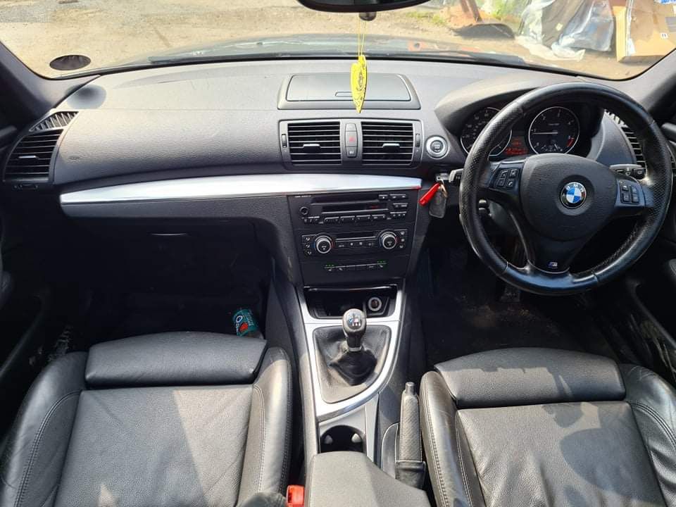 BMW E87 123D Biturbo 204кс M пакет Facelift ръчка НА ЧАСТИ!