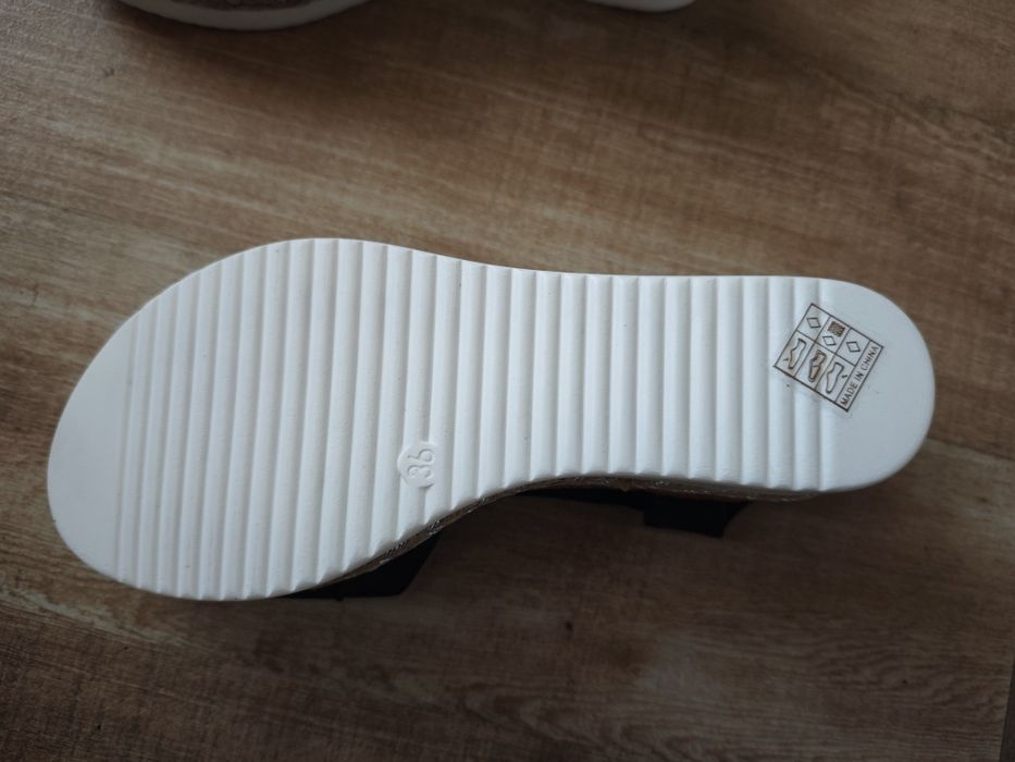 Дамски сандали нови