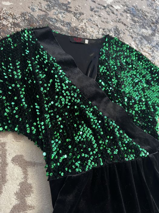 Продам платье на праздник