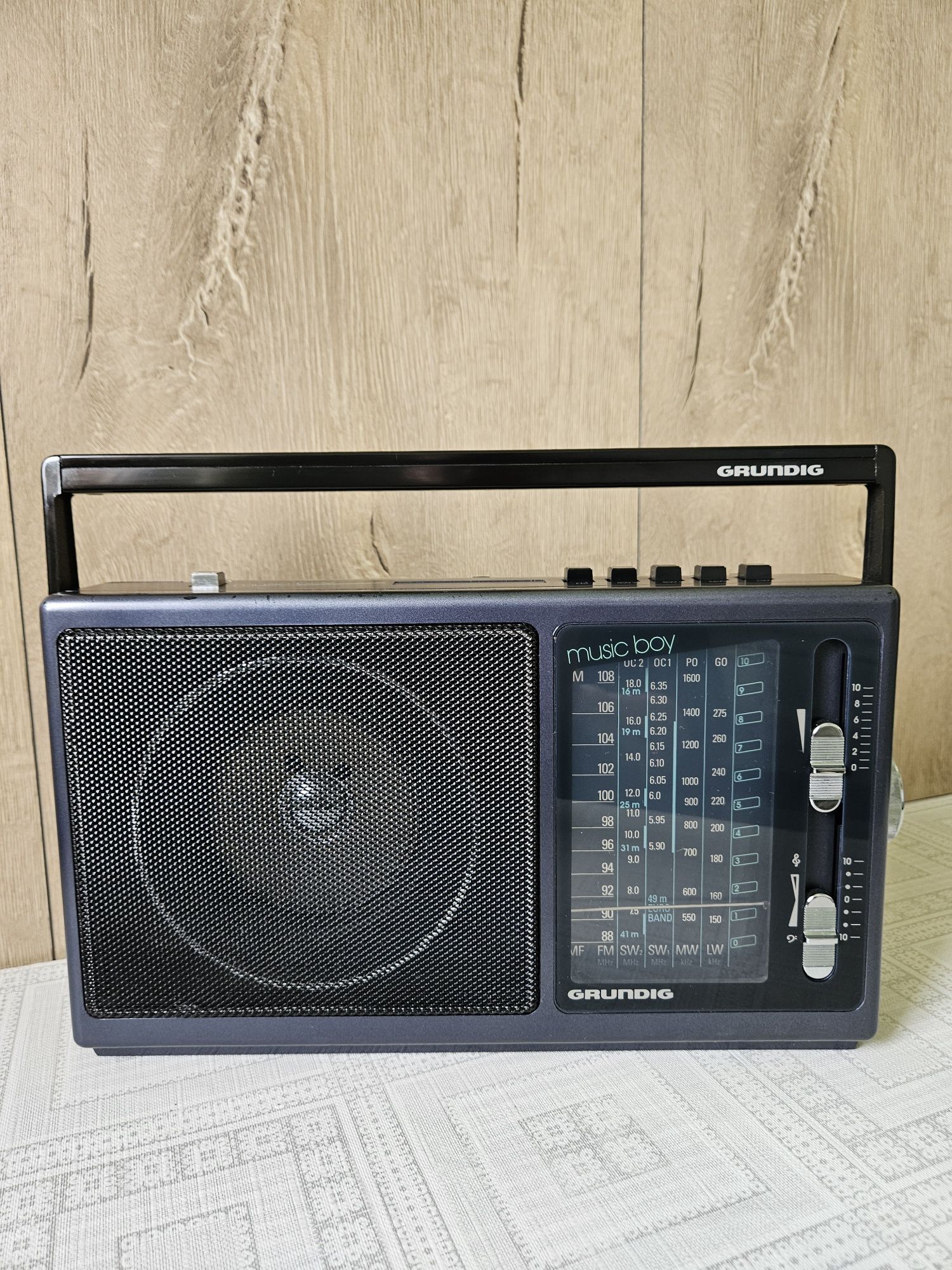 Radio portabil Grundig Music Boy 165 a Germania 1989)