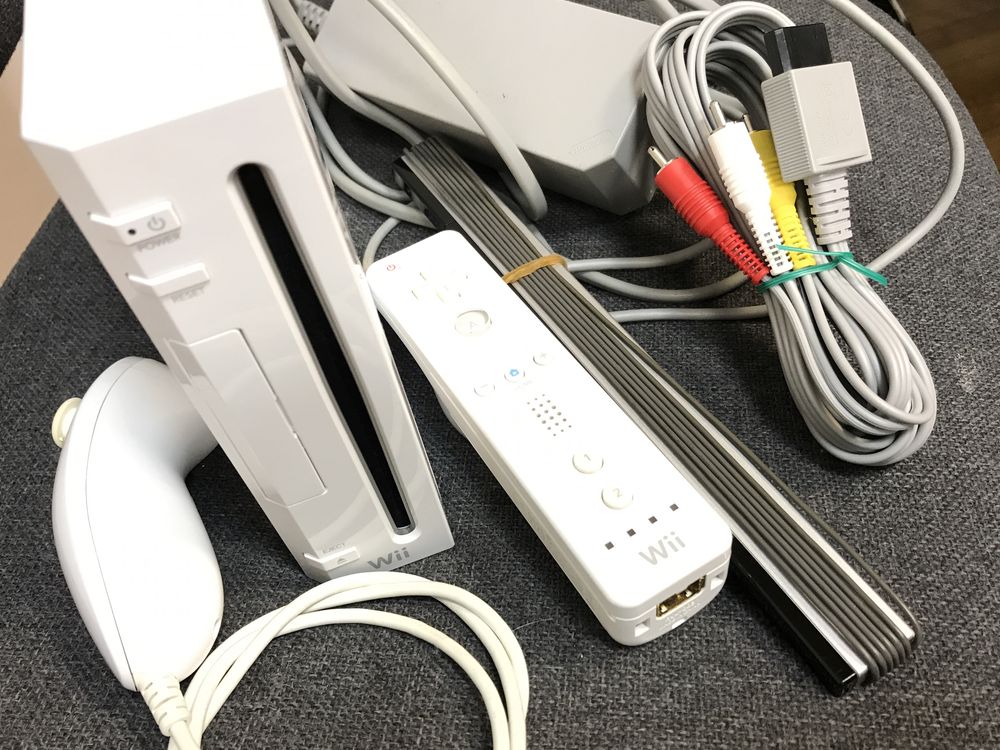 Consola originala, Nintendo Wii pachet standard complet (1 jucător)