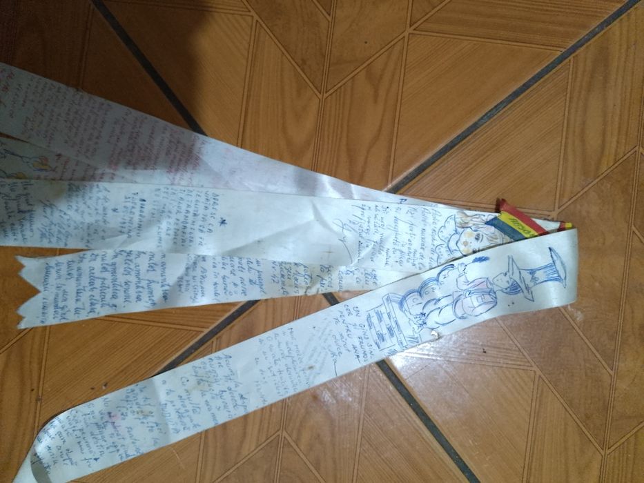 Insignă liceală cu mesaje  de colecție din 1977