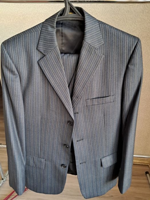 Продам Костюм б/у тройка , 48 р .