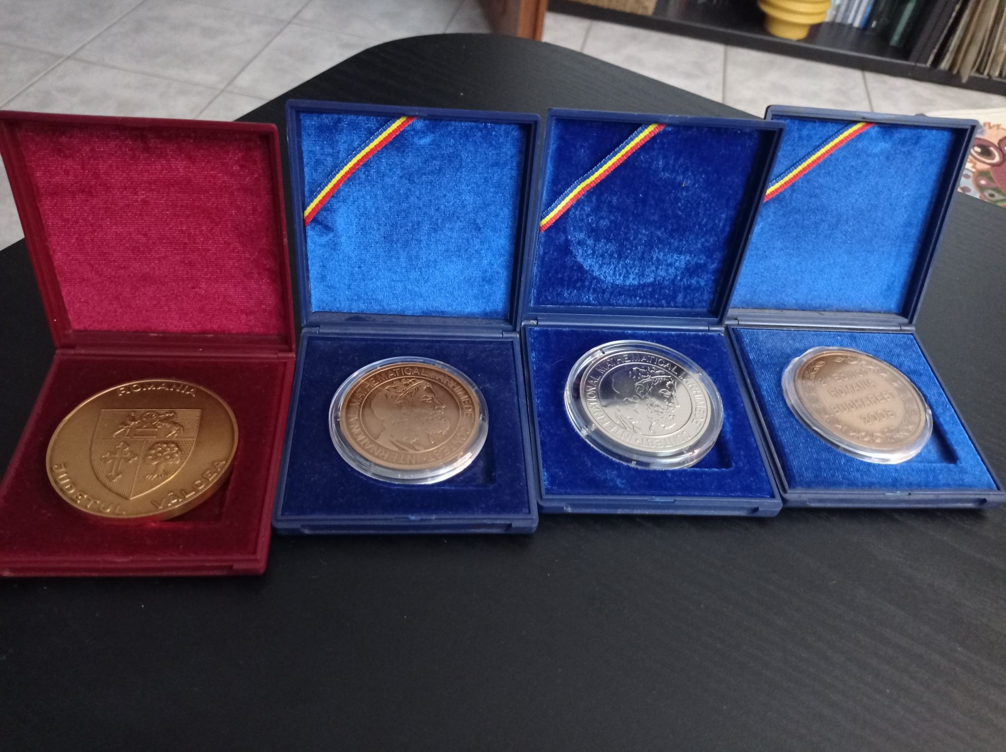Lot 4 plachete/medalii matematică Arhimede +Consiliul Județean Vâlcea