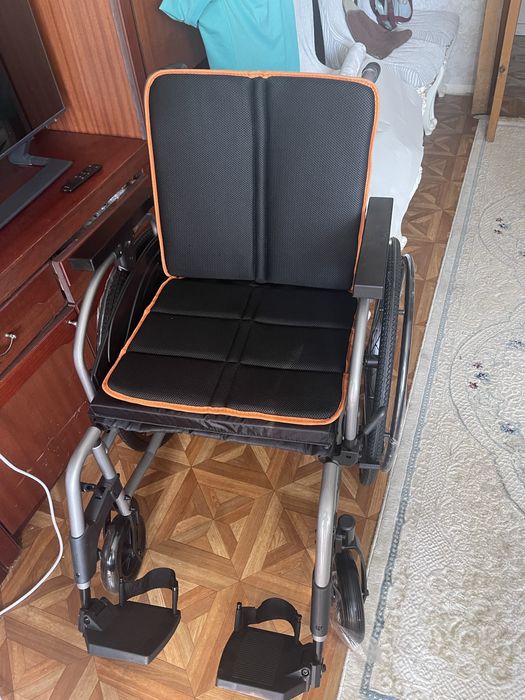 Продам инвалидную коляску