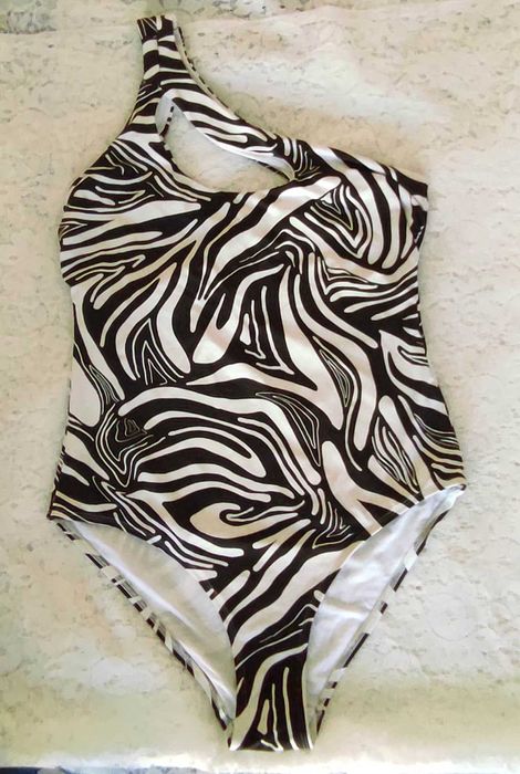 Бански на Next с етикет