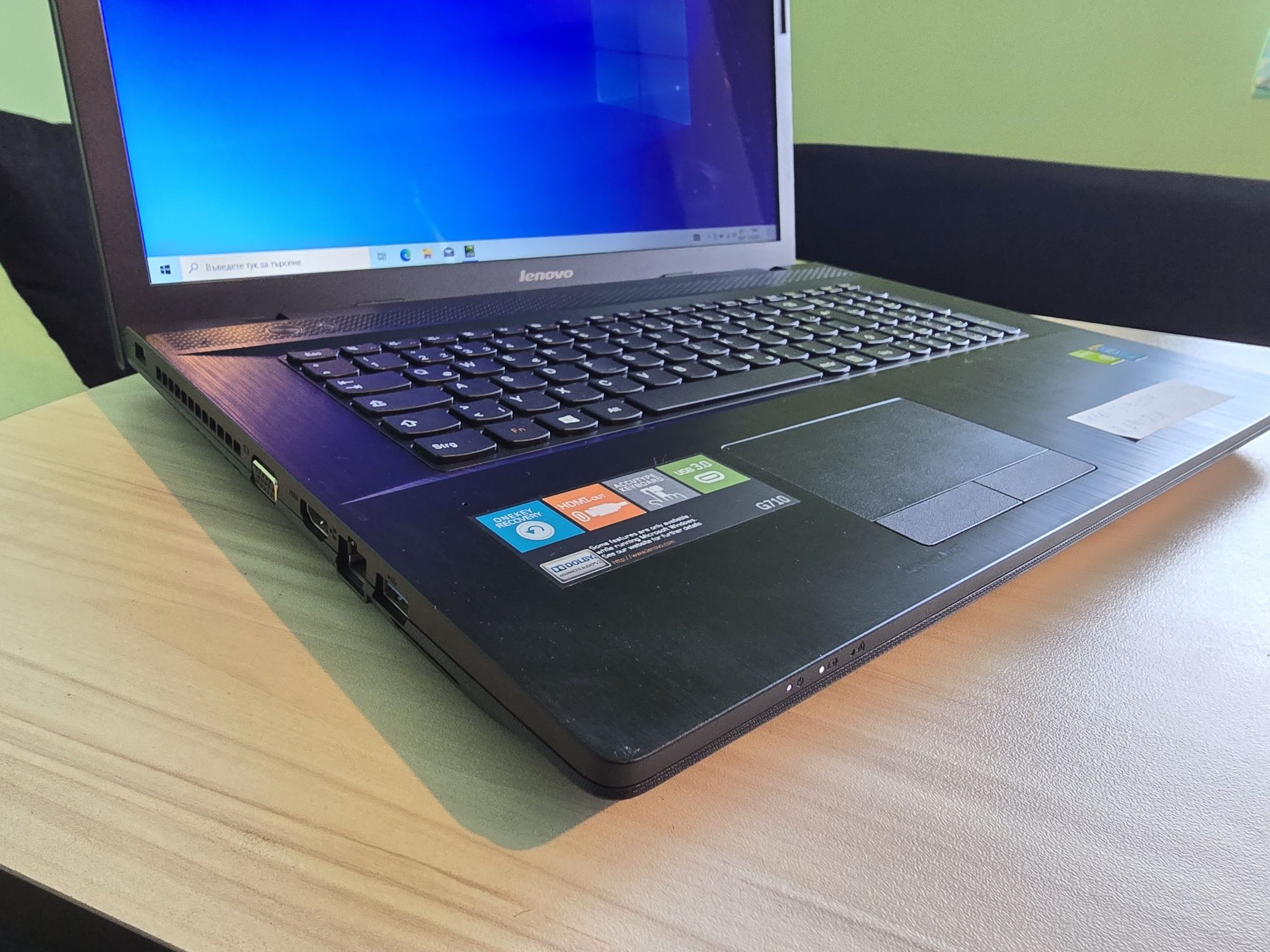 17.3" Lenovo Core i5/8GB RAM/1TB HDD/Nvidia GT820M