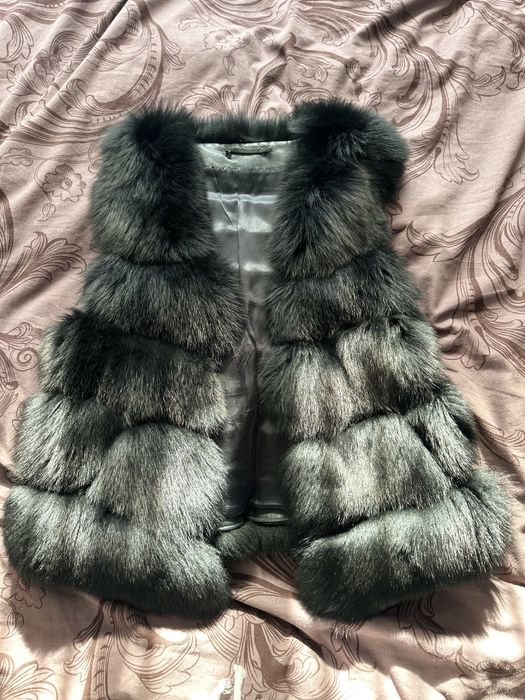 елек със естествен пух от черна лисица на ROCKEDS