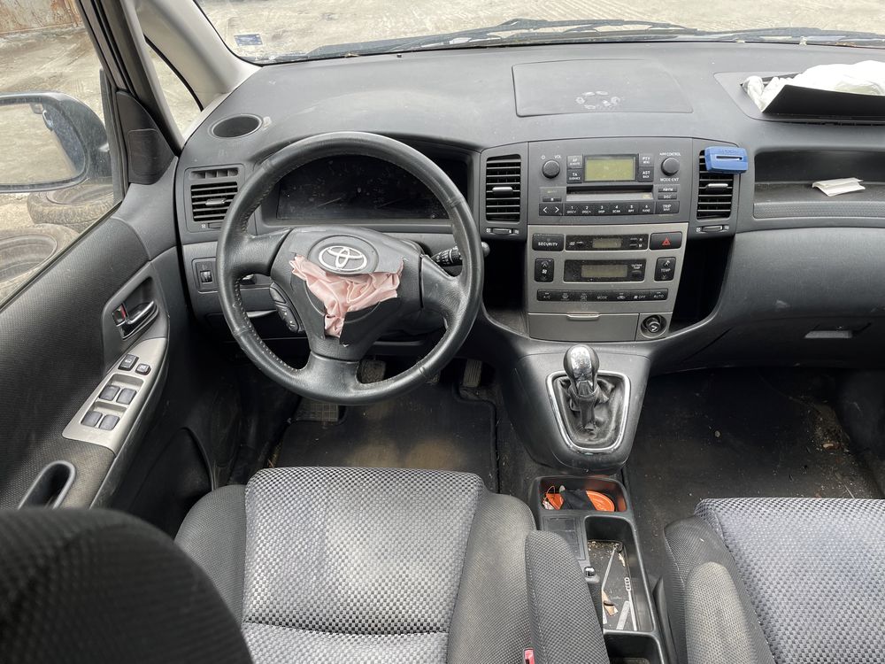 Toyota Corola Verso d4d 2.0 90hp 2002 На Части