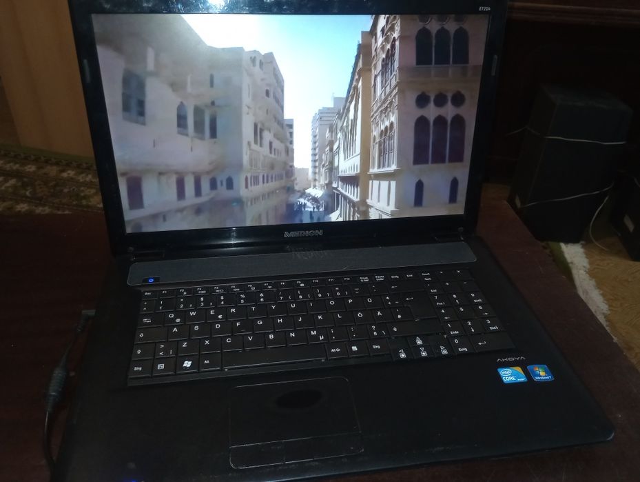 MedionE7214, Intel i3, 500gb HDD, display mare, Windows 10+Office