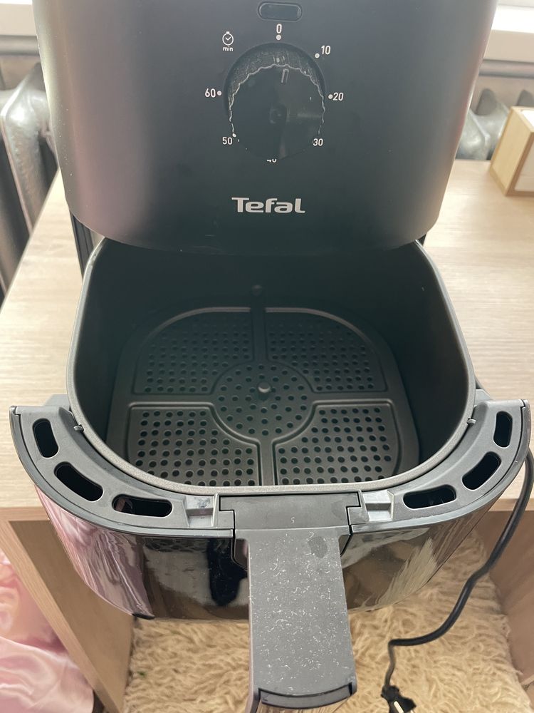 Фритюрник с горещ въздух TEFAL