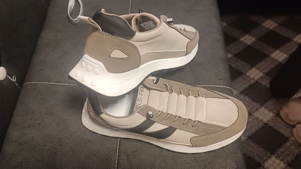 Кроссовка янги..