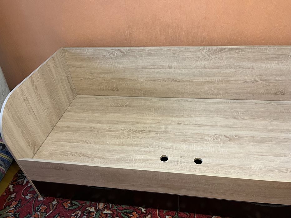 Продам кровать с матрасом