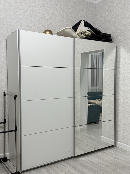 Продам выдвижной большой шкаф