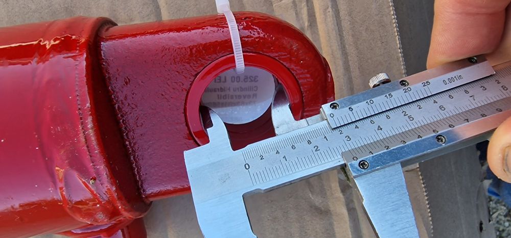 Cilindru hidraulic 550 mm 55 cm Distanta între gauri deschidere 300 mm