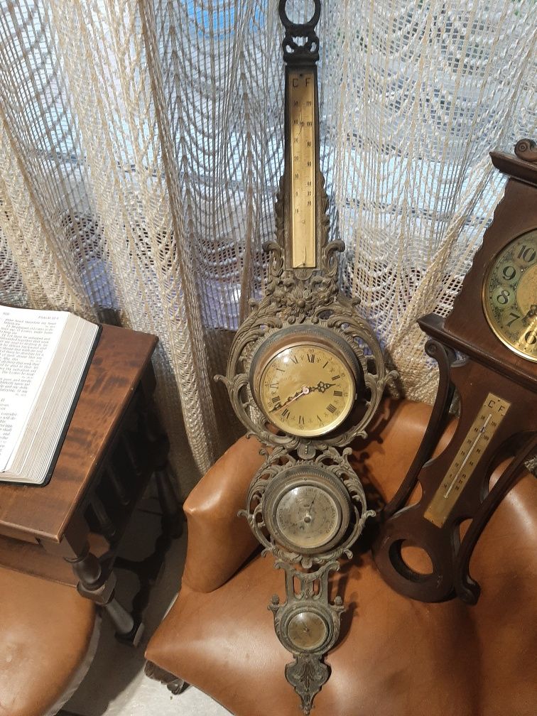 Busolă + ceas unul din bronz altul din lemn
