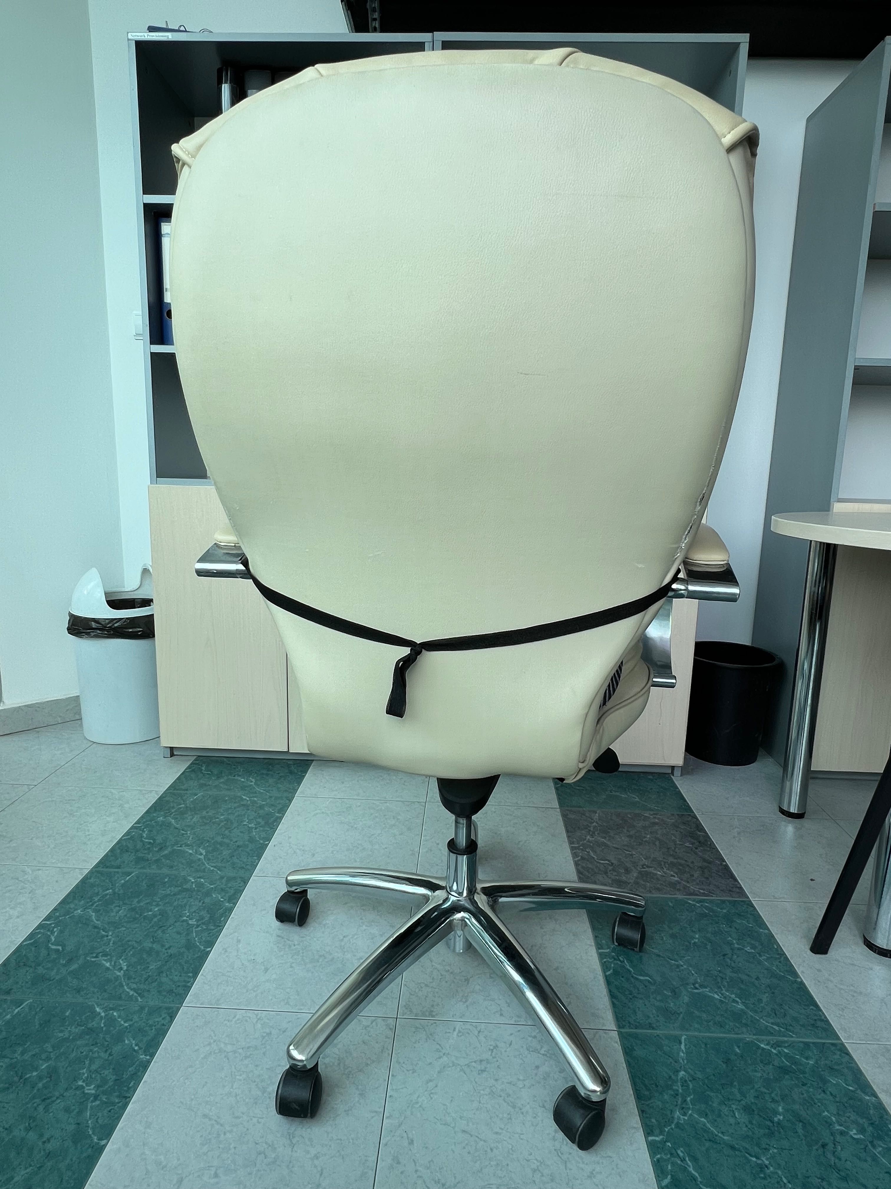 Продавам офис стол