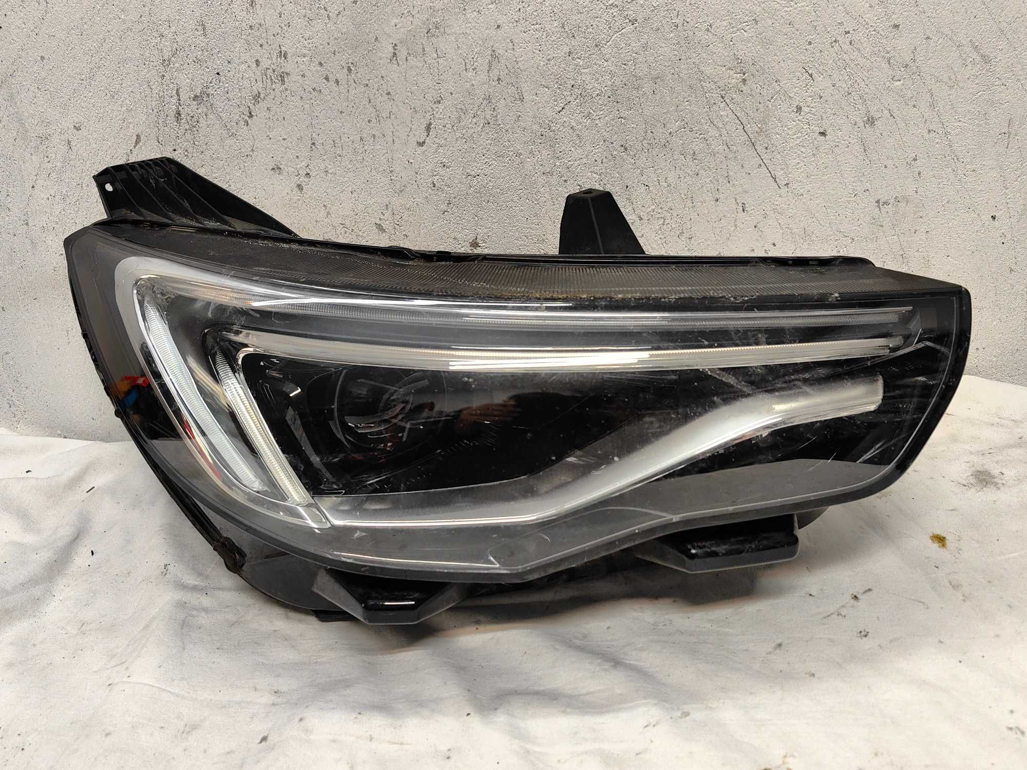 Оригинален фар Опел  Opel Grandland Led