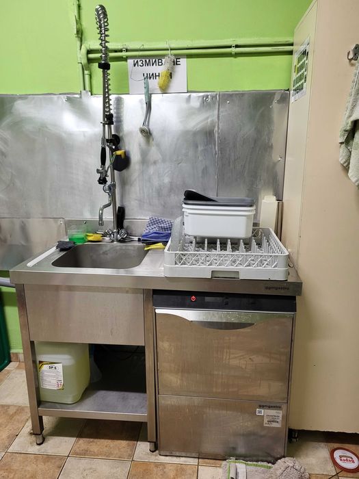 Професионална миялна с умивалник и душ за изплакване