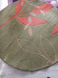 Кръгло килимче в зелено-оранжевата гама