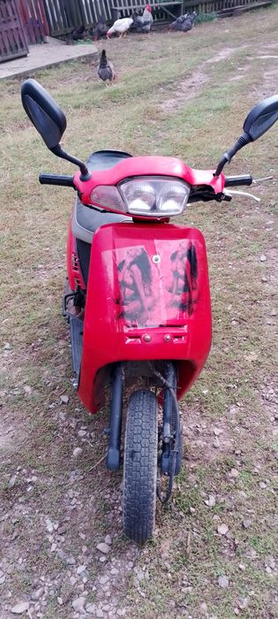 Vând scuter motor 50cc în doi timpi preț 10 milioane îi trebuie filtru