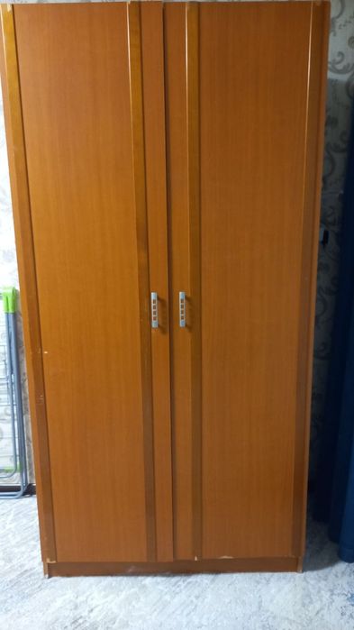 Shkaf sotiladi baquvat shkaf