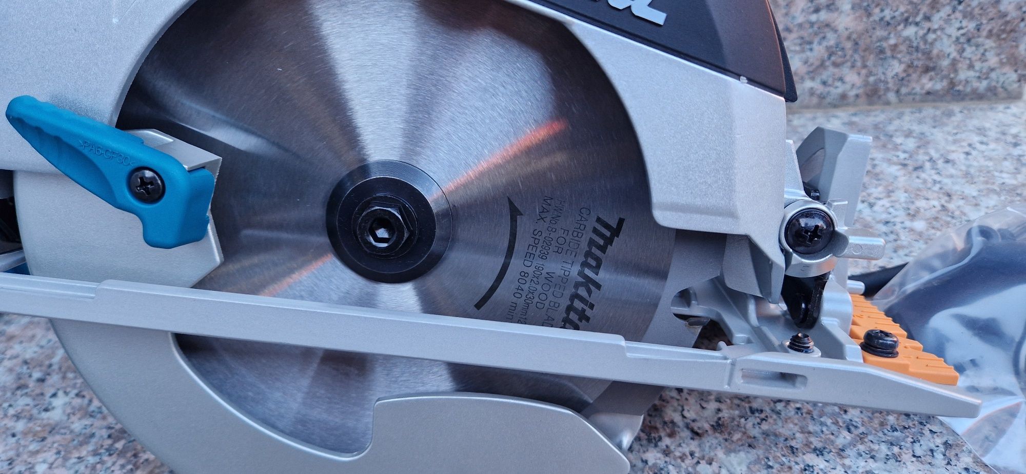 Makita circular de 1400 W