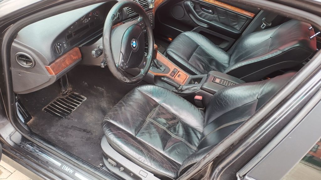 Dezmembrez bmw  530D 525D  e39