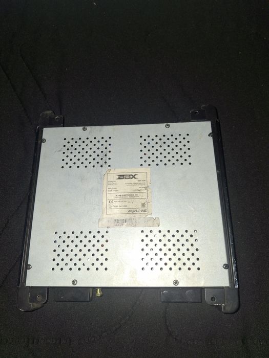 Vând subwoofer  alpine cu statie
