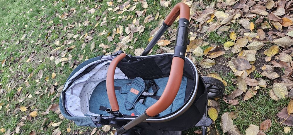 Carucior cumparat din Bebe Tei