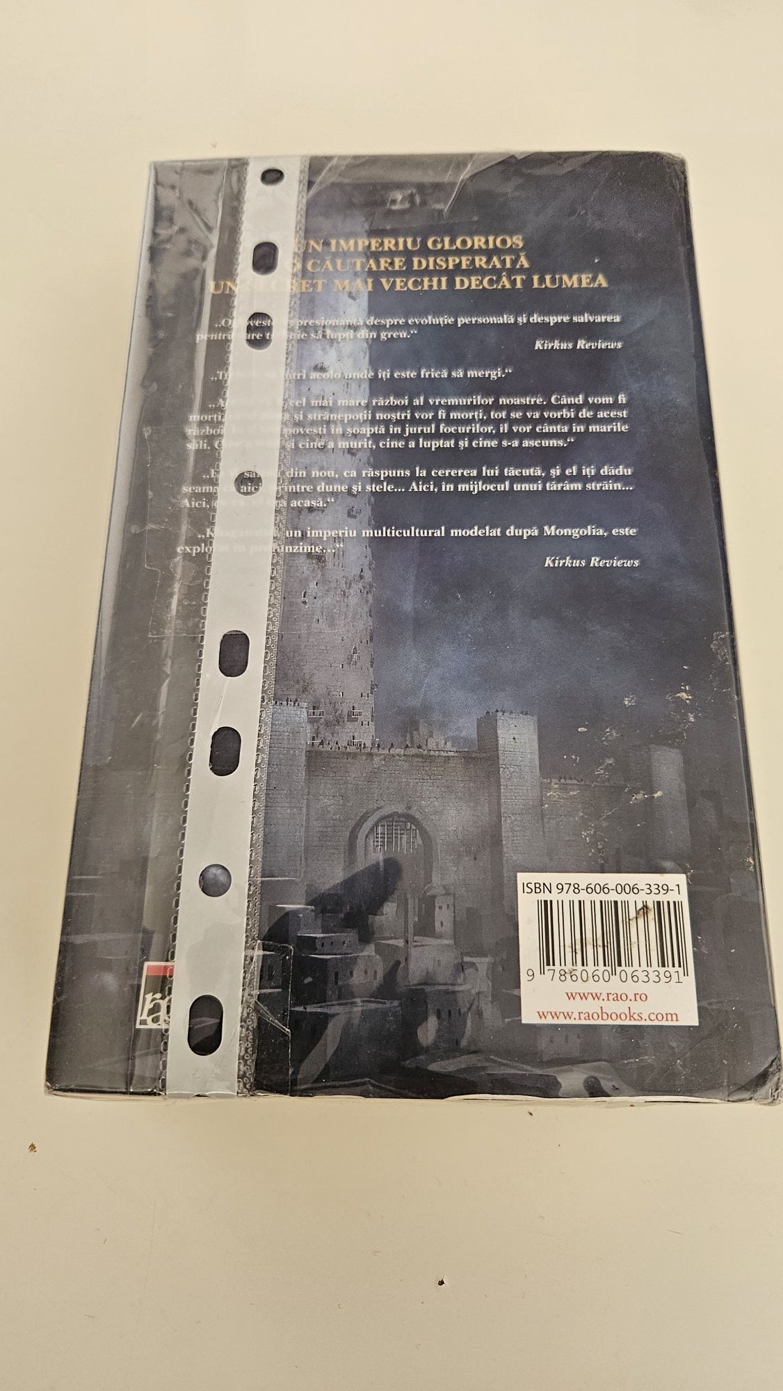 Turnul zorilor, volumul VI din seria Tronul de clestar, Sarah J. Maas